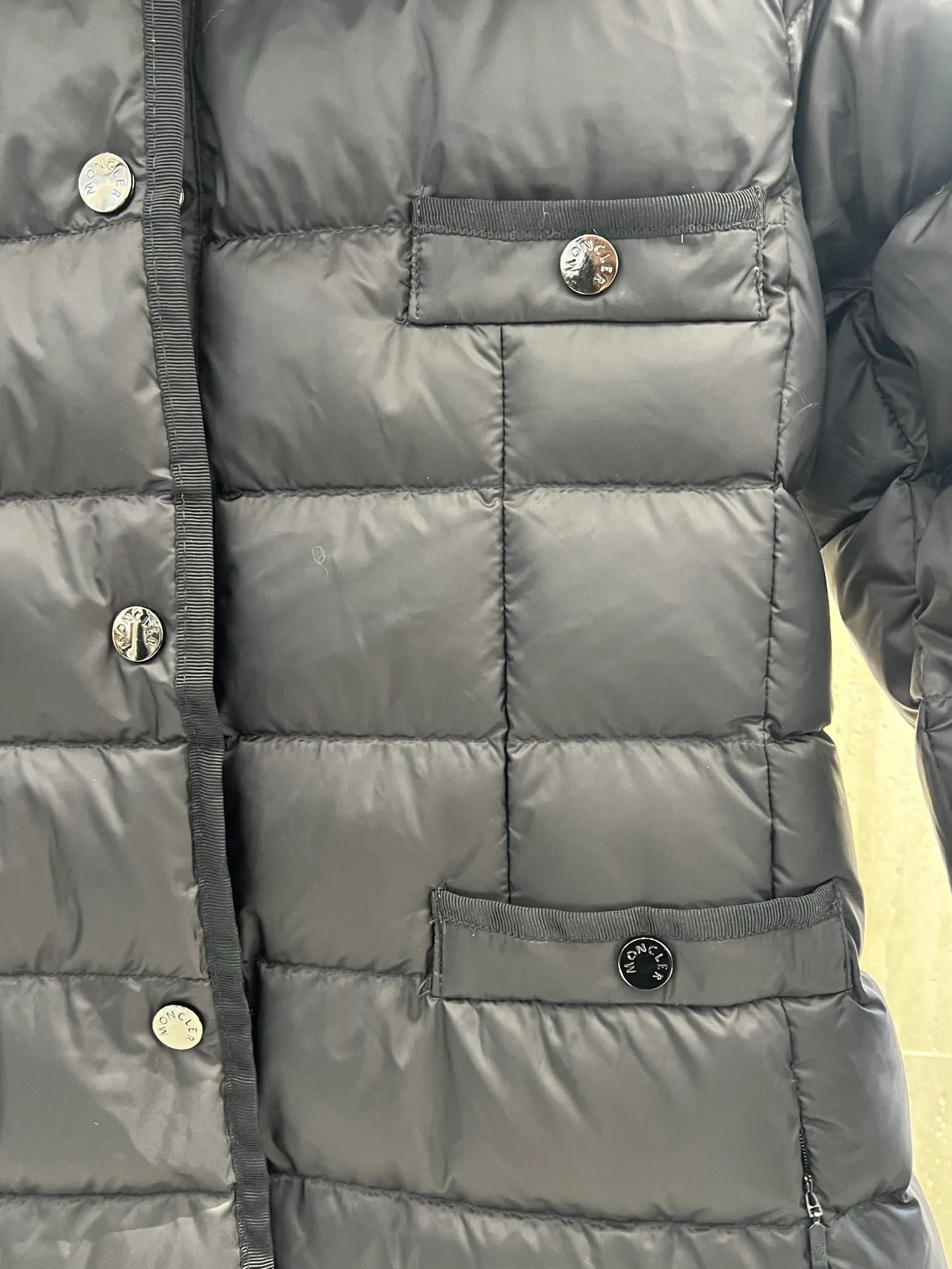 Moncler Hirmafur ， 。 ， ， 。 ， ， 。 ： ：Black Khaki Size：1234
